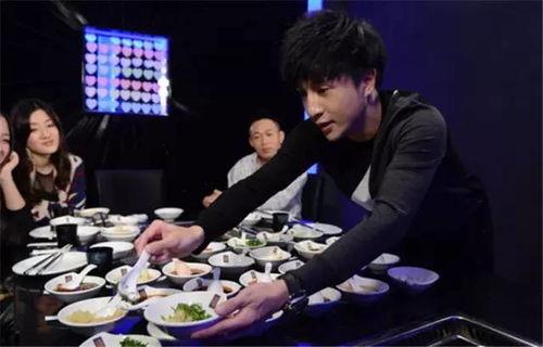 娱乐圈吃瓜节图片,娱乐圈年度“瓜田盛宴”图片回顾  第1张